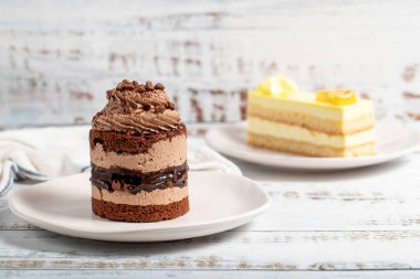 Pasta çeşitleri. Taze kremalı kekler.