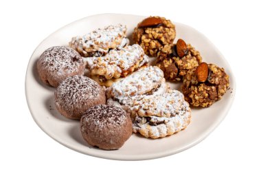 Tatlı kurabiyeler. Tabakta taze pişmiş lezzetli kurabiyeler.