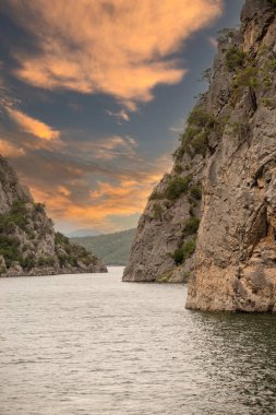 Vezirkopru Kanyonu. Kizilrmak nehrinde bulunan turistik kanyon. Sahinkaya Kanyonu olarak da bilinir.