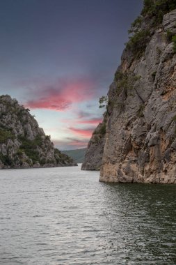Vezirkopru Kanyonu. Kizilrmak nehrinde bulunan turistik kanyon. Sahinkaya Kanyonu olarak da bilinir.
