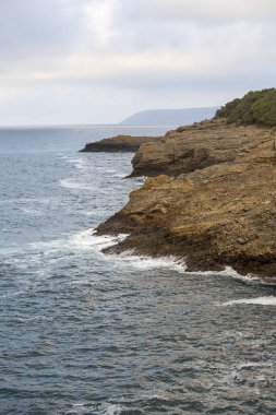 Deniz dalgaları ve muhteşem Rocky Sahili. Sinop ince burun