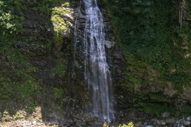 Gelin Tulle Şelalesi. Rize Ayder Platosu 'nda bulunan doğal şelale. yerel adı jel tulu selalesi