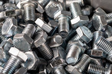 Sihirli kafa cıvataları. Altıgen baş cıvataları arka planda. Kapat.