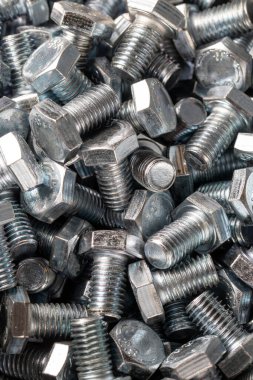 Sihirli kafa cıvataları. Altıgen baş cıvataları arka planda. Kapat.