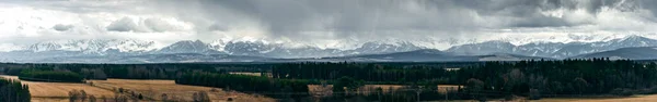 Вид Горы Татры Польша Виден Издалека Заснеженные Вершины Скалистых Гор — стоковое фото