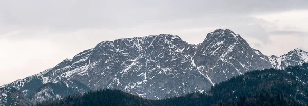 山体的美丽景色 吉洪山是波兰塔特拉山上最受欢迎的山峰 — 图库照片