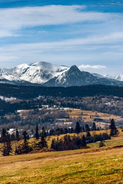 Lapszanka Geçidi 'nden High Tatras' ın güzel bir manzarası. Çevredeki dağ manzarası. Tatra Dağları, Polonya