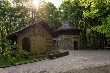 Tarnowskie Gory, Polonya - 27 Mayıs 2023: Black Trout Adit. Sylwester şaftı çok güzel tarihi bir parkta. Her şey burada başlıyor.