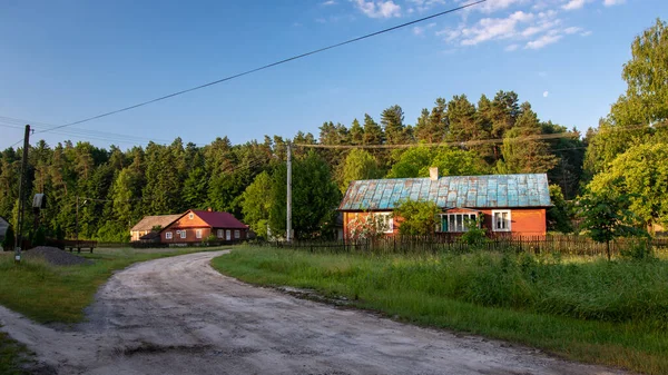 Pequeño Hermoso Asentamiento Rural Este Polonia Los Primeros Rayos Del — Foto de Stock
