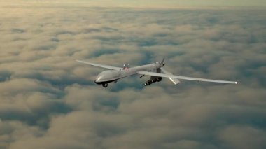 Muharebe devriyesinde tam teçhizatlı askeri hava aracı