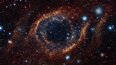 Derin uzayda yıldız alanlarında uçmak