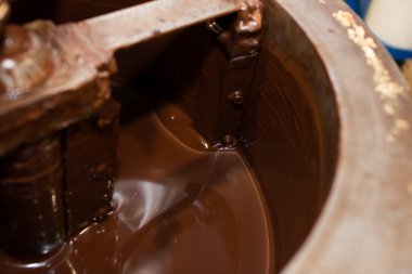 Çikolata karıştırma için makine. Yakın çekim