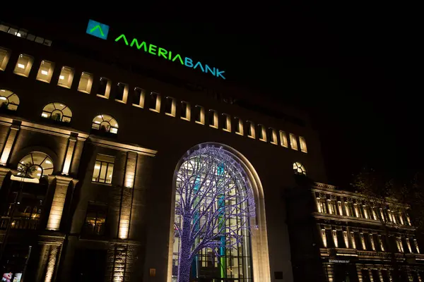 Ereván Armenia Marzo 2023 Edificio Oficinas Principal Ameriabank Iluminado Centro — Foto de Stock
