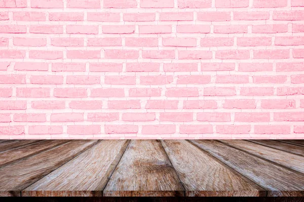 Деревянный Стол Пустой Деревянный Стол Сверху Розовом Фоне Кирпичной Стены — стоковое фото