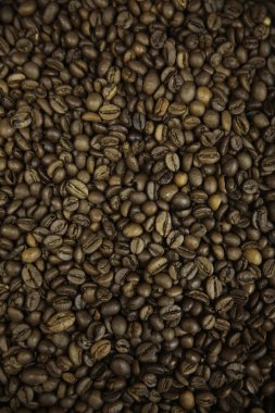  Kavrulmuş kahve çekirdekleri. Kahve çekirdekleri yakın plan.