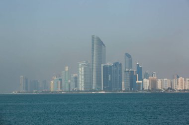 Abu Dabi, Birleşik Arap Emirlikleri. 18 Mart 2024: Abu Dabi Skyline, Birleşik Arap Emirlikleri