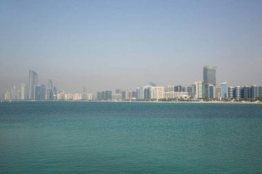 Abu Dabi, Birleşik Arap Emirlikleri. 18 Mart 2024: Abu Dabi Skyline, Birleşik Arap Emirlikleri