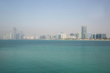 Abu Dabi, Birleşik Arap Emirlikleri. 18 Mart 2024: Abu Dabi Skyline, Birleşik Arap Emirlikleri