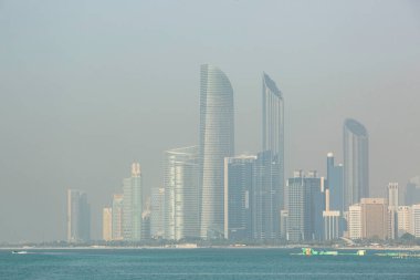 Abu Dabi, Birleşik Arap Emirlikleri. 18 Mart 2024: Abu Dabi Skyline, Birleşik Arap Emirlikleri