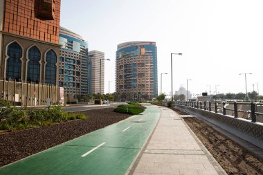 Abu Dabi 'de yürümek için güzel bir ara sokak.