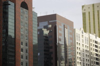 Abu Dabi, Birleşik Arap Emirlikleri. 18 Mart 2024: Abu Dabi Skyline, Birleşik Arap Emirlikleri