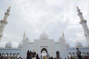 Şeyh Zayed Camii, Büyük Cami, Abu Dabi - 18 Mart 2024: