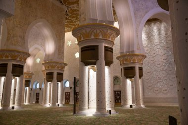 Abu Dabi. BAE - 18 Mart 2024: Shiekh Zayed Camii, Abudhabi