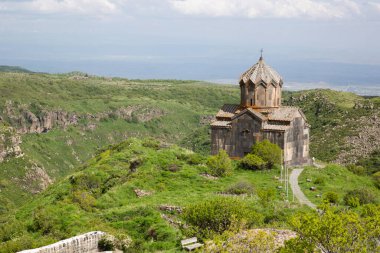 Vahramashen Kilisesi Ermenistan 'daki Aragats Dağı' nda bulunmaktadır.