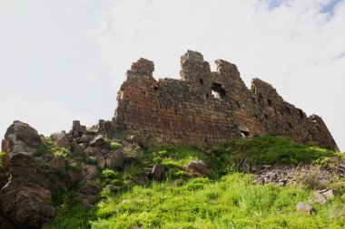 Ermenistan 'daki Ortaçağ Kalesi Manzarası