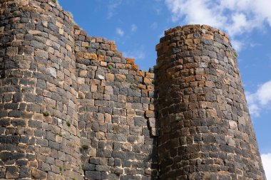 Ermenistan 'daki Ortaçağ Kalesi Manzarası