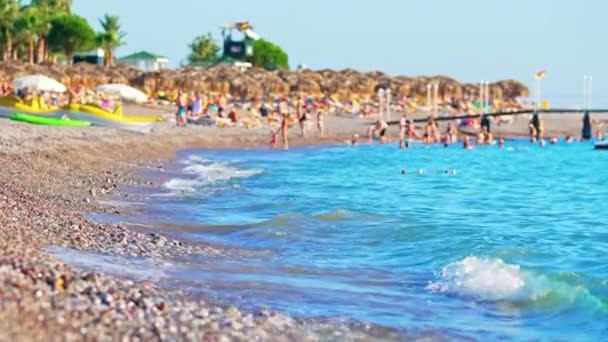 Ontspanning Het Strand Typische Toeristische Zomervakantie Stad Okurcalar Turkije Goedkope — Stockvideo