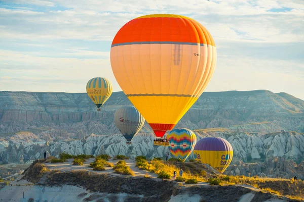 2022 Capadocia Turquía Impresionante Toma Varios Globos Aire Caliente Colores —  Fotos de Stock