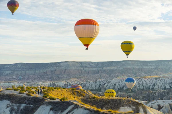 2022 Cappadocië Turkije Adembenemend Uitzicht Kleurrijke Luchtballonnen Zwevend Lucht Cappadocias — Stockfoto