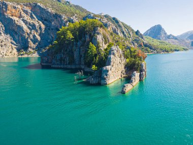 Manavgat Nehri üzerindeki Oymapinar Barajı, bölgedeki en büyük baraj ve Türkiye 'nin üçüncü büyük barajı olan Taurus Dağları' nda yer almaktadır. Yüksek kalite fotoğraf