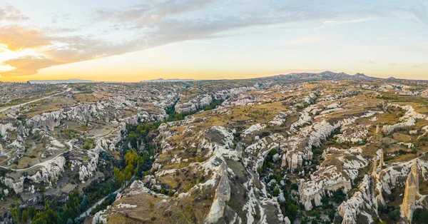 아름다운 카파도 벌집으로 구릉지와 지하의 아름다운 바위들 지리적으로 찍었다 고품질 — 스톡 사진