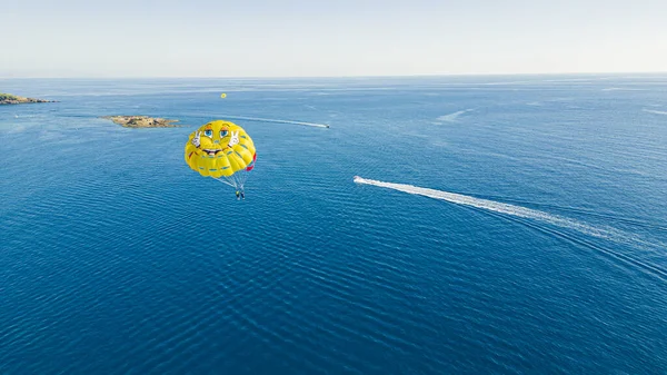 Stock image Aerial drone view of stunning seawaters near Okurcalar, Turkey. Brave tourist using a yellow parachute to admire the view from birds eye perspective. High quality photo