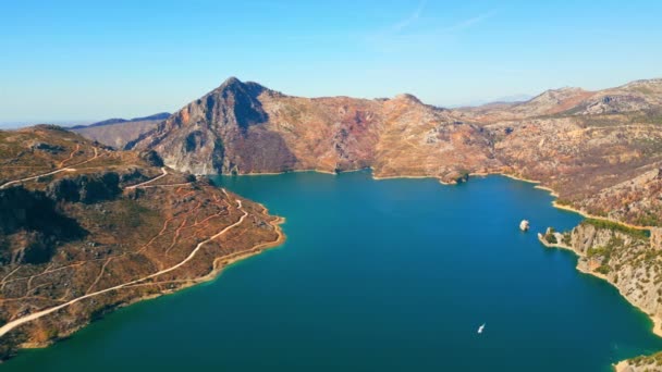 Hermoso Lago Oymapinar Con Agua Turquesa Turquía Cielo Azul Claro — Vídeo de stock