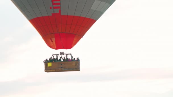 2022 Cappadocia Turecko Detailní Pohled Horkovzdušný Balón Plný Lidí Letících — Stock video