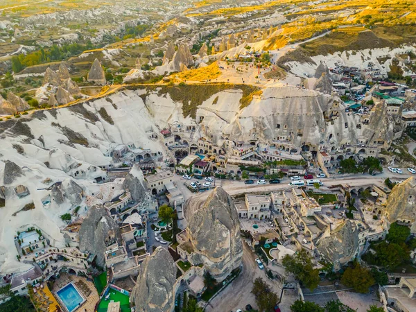 土耳其中安纳托利亚地区的Capadoccia山谷 岩层和Nevsehir镇全景无人驾驶飞机图像 高质量的照片 — 图库照片