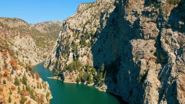 Hermosa Vista Las Montañas Tauro Agua Turquesa Lago Oymapinar Turquía — Vídeo de stock