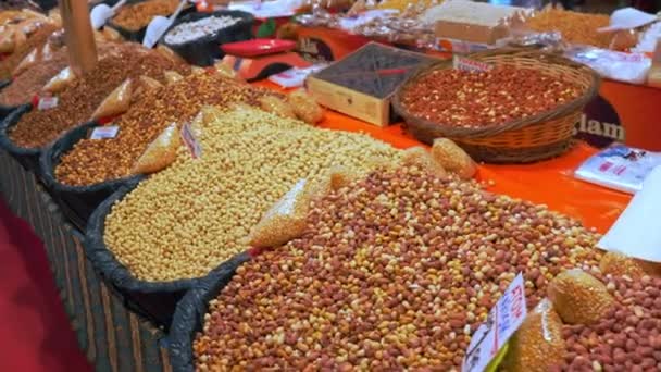 2022 Manavgat Turecko Bazar Velký Pult Plný Různých Produktů Ořechů — Stock video