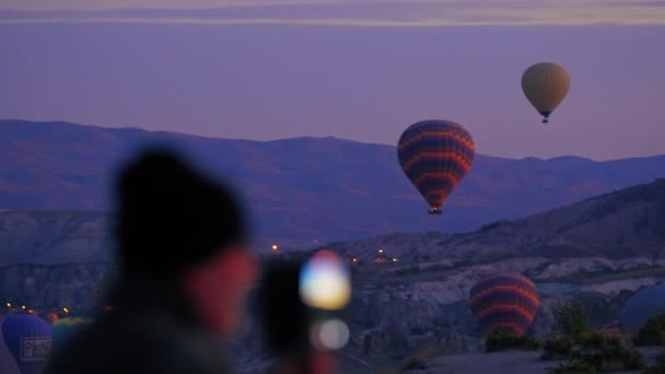 2022 Cappadocia Turkey Hot Air Balloons Show Cappadocia Spectators Capturing — Stock Video