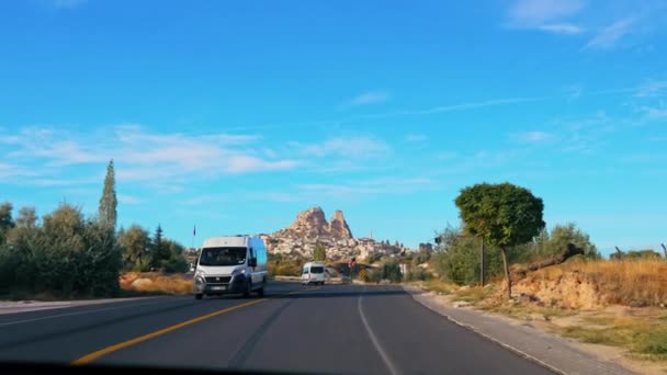 在我们去卡帕多西亚的路上 从车上拍摄的视频 美丽的卡帕多西亚风景 高质量的4K镜头 — 图库视频影像