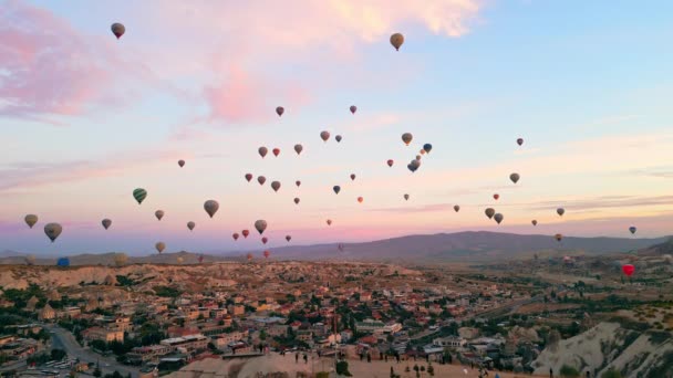 Fairytale Scenery Hot Air Balloons Flying Valley Cappadocia Sunrise Magic — Stock Video
