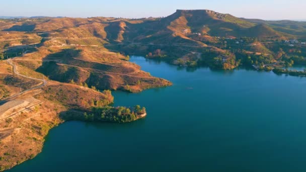 Hermosa Vista Ascendente Las Montañas Tauro Agua Turquesa Lago Oymapinar — Vídeo de stock