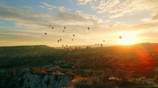 Ascending View Rocky Landscape Cappadocia Hot Air Balloons Flying Sunrise — Stock Video