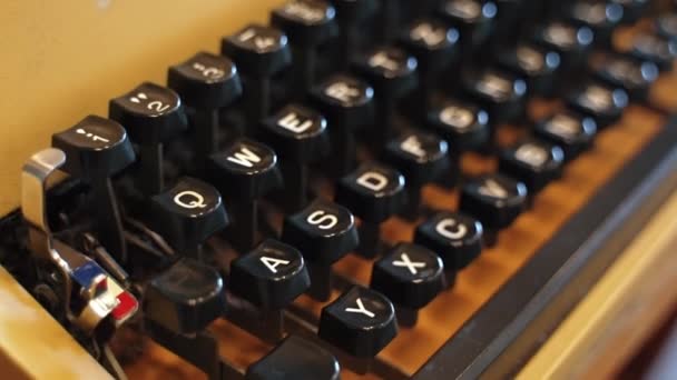 Evolución Del Concepto Comunicación Tecnología Primer Plano Auténtica Máquina Escribir — Vídeos de Stock