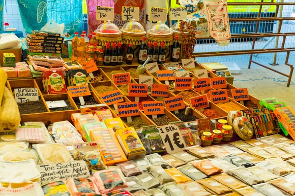 2022 Manavgat Turquía Bazar Enorme Contador Condimentos Especias Aceite Miel —  Fotos de Stock