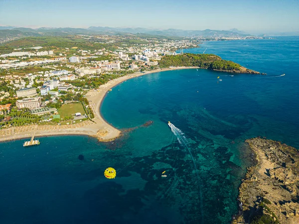 Birdeye Plaj Manzarası Ocurcalar Tatil Beldeleri Türkiye Yeşillik Berrak Mavi — Stok fotoğraf
