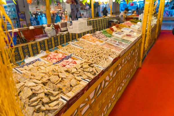 2022 トルコ サイド トルコのショッピングモールでトルコのスナックや様々な食品Ar地域市場 水平射撃だ 高品質の写真 — ストック写真